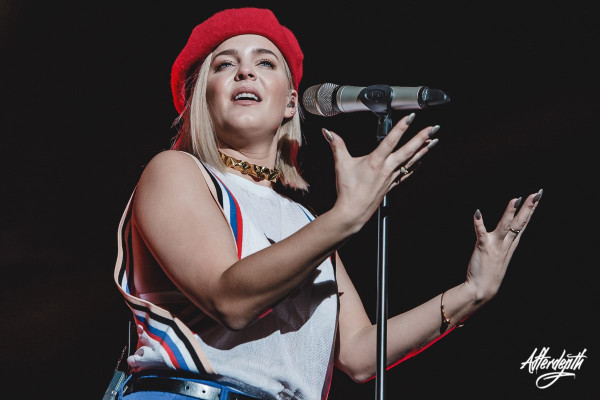 Anne-Marie in Paris 04/06/2017