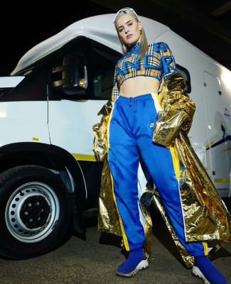 Anne-Marie - Music Video Let Me Live (2018)