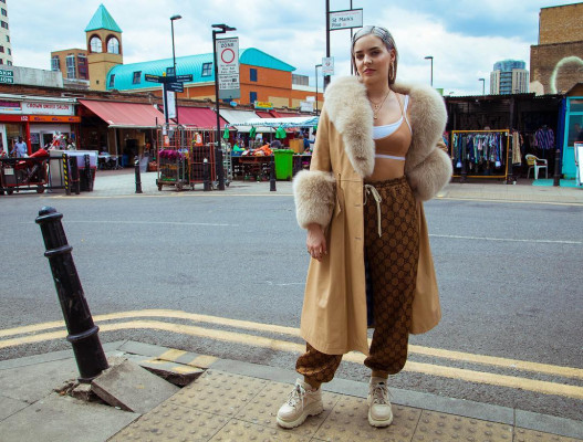 Anne-Marie - Music Video Let Me Live (2018)