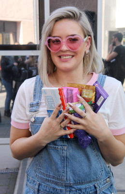 Anne-Marie at 1Live 03/23/2017