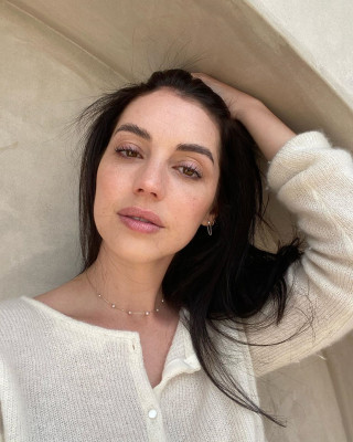 Adelaide Kane pic #1249436