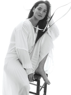 Adria Arjona by Alexi Lubomirski for Vogue Mexico (2019)
