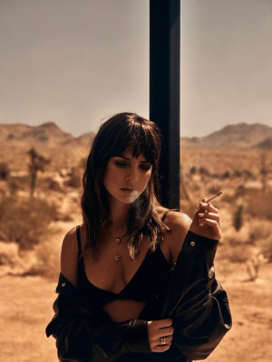 Adria Arjona - Flaunt (2020)