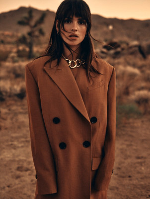 Adria Arjona - Flaunt (2020)