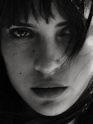 Adria Arjona - Flaunt (2020)