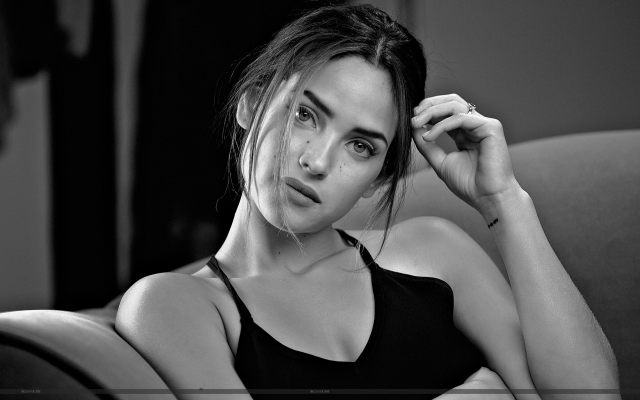 Adria Arjona