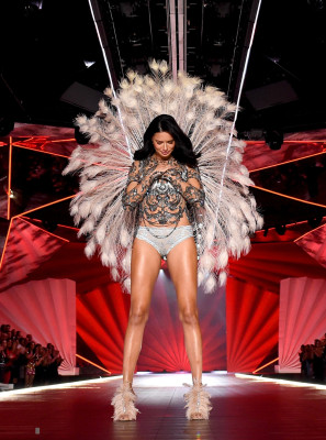 Adriana Lima - Victoria`s Secret Fashion Show 2018