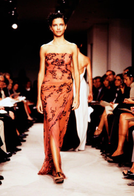 Adriana Lima for VERA WANG SPRING 1999 