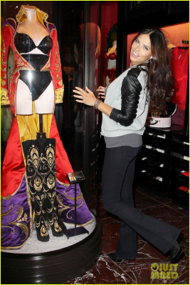 photo 28 in Adriana Lima gallery [id584789] 2012-11-22 00:00:00