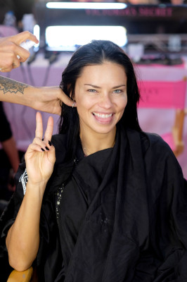 Adriana Lima – Victoria’s Secret Fashion Show Backstage 2018