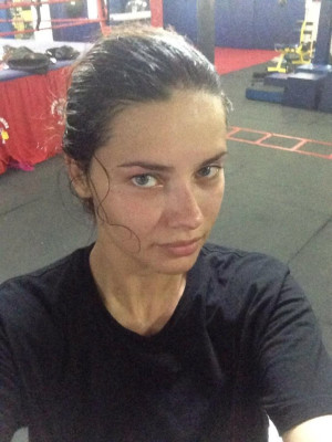 photo 4 in Adriana Lima gallery [id570061] 2012-10-14 00:00:00