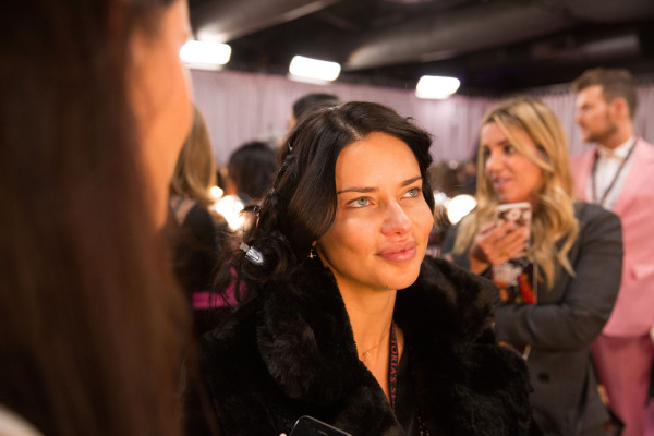 Adriana Lima – Victoria’s Secret Fashion Show Backstage 2018