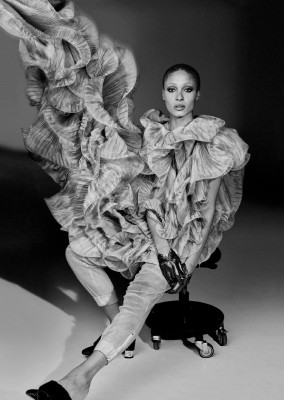 Модель Adwoa Aboah