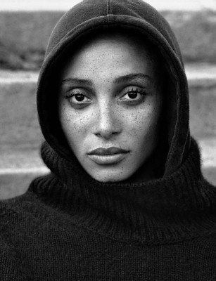 Модель Adwoa Aboah