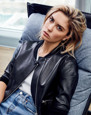 Agata Mutsenietse pic #1140370