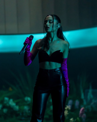 Ariana Grande - VEVO 06/18/2021