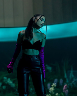 Ariana Grande - VEVO 06/18/2021