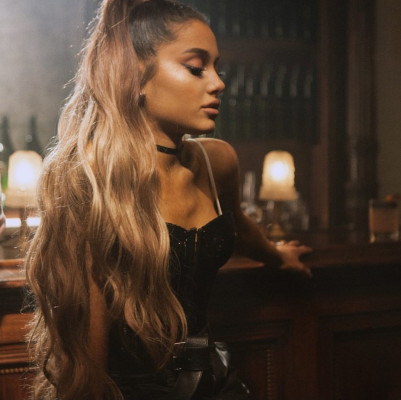 Ariana Grande - Music Video Breathin (2018)