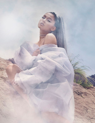 Ariana Grande – Cloud by Ariana Grande Perfume 2018