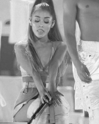 Ariana Grande – Personal Pics