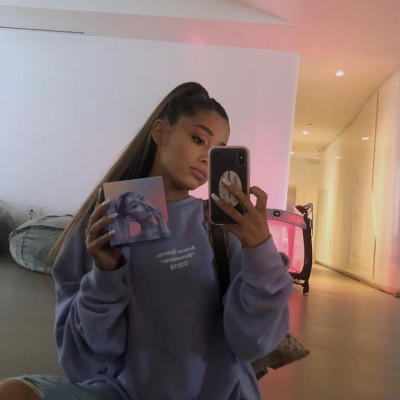Ariana Grande – Personal Pics