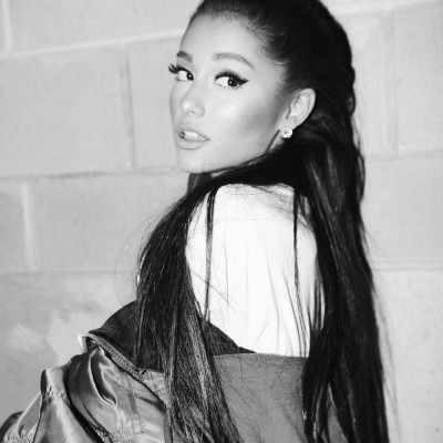 Ariana Grande – Photoshoot (2017)