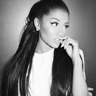 Ariana Grande – Photoshoot (2017)