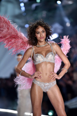 2018 VS Fashion Show Runway