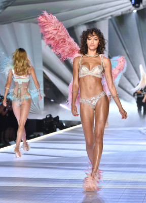 2018 VS Fashion Show Runway