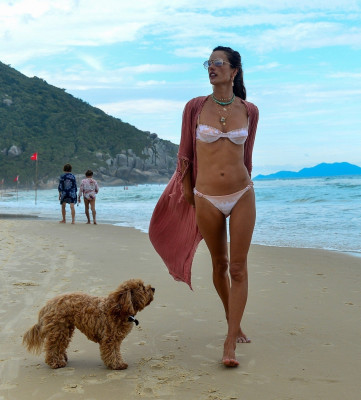 Alessandra Ambrosio is seen in Florianópolis, Brazil | 08.01.2021