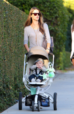 Alessandra Ambrosio pic #584743