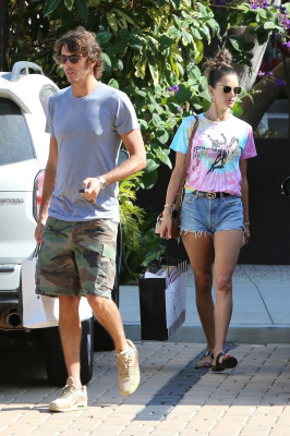 Alessandra Ambrosio – Shopping In Malibu