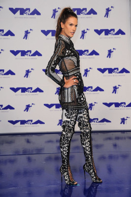 Alessandra Ambrosio – MTV Video Music Awards in Los Angeles