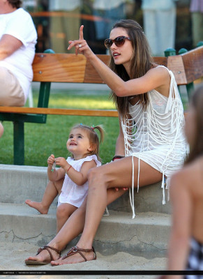Alessandra Ambrosio pic #538594