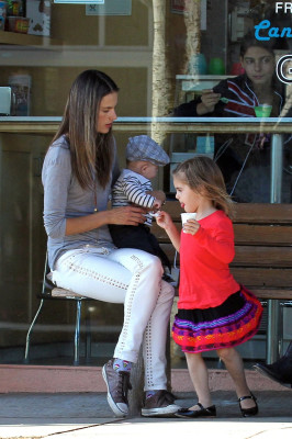 Alessandra Ambrosio pic #584744