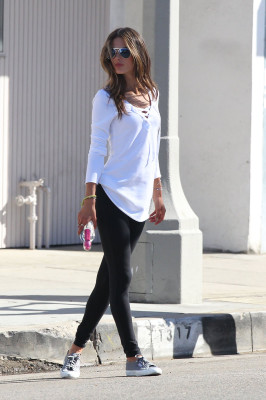 Alessandra Ambrosio pic #575625