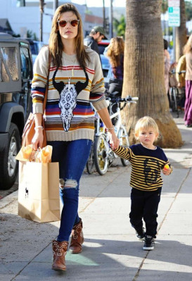 Alessandra Ambrosio pic #781093