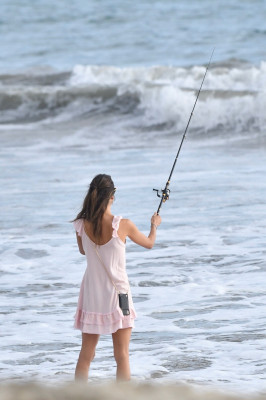 Alessandra Ambrosio – Fishing On The Beach In Santa Monica  Alessandra Ambrosio 