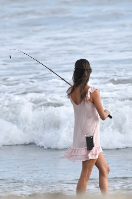 Alessandra Ambrosio – Fishing On The Beach In Santa Monica  Alessandra Ambrosio 