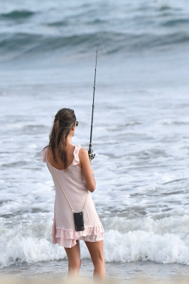 Alessandra Ambrosio – Fishing On The Beach In Santa Monica  Alessandra Ambrosio 