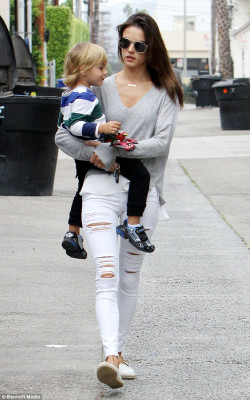Alessandra Ambrosio pic #840005