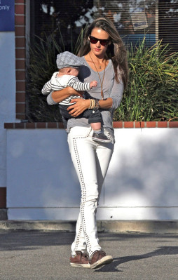 Alessandra Ambrosio pic #584742