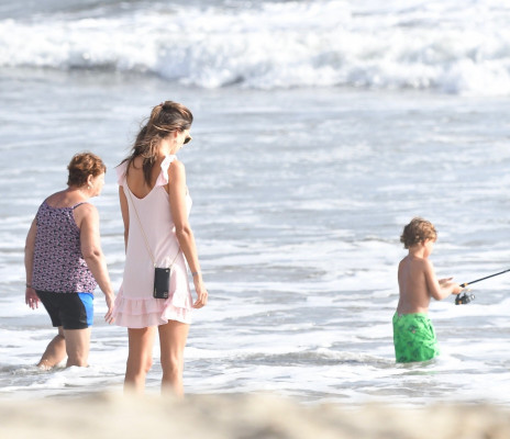 Alessandra Ambrosio – Fishing On The Beach In Santa Monica  Alessandra Ambrosio 