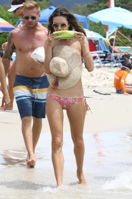 Alessandra Ambrosio pic #1027285