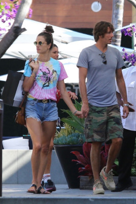 Alessandra Ambrosio – Shopping In Malibu