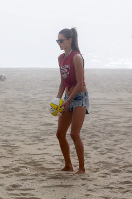 Alessandra Ambrosio pic #1015754