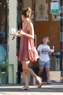 Alessandra Ambrosio pic #1007023