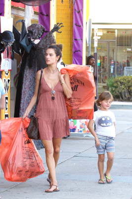 Alessandra Ambrosio pic #1007022