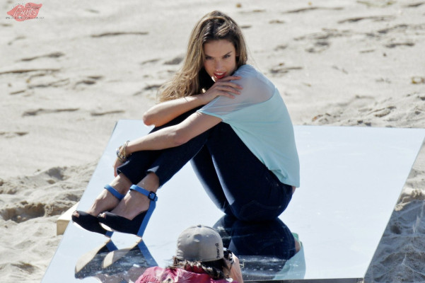 Alessandra Ambrosio pic #614293