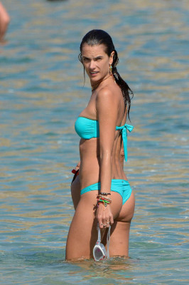 Alessandra Ambrosio pic #825808